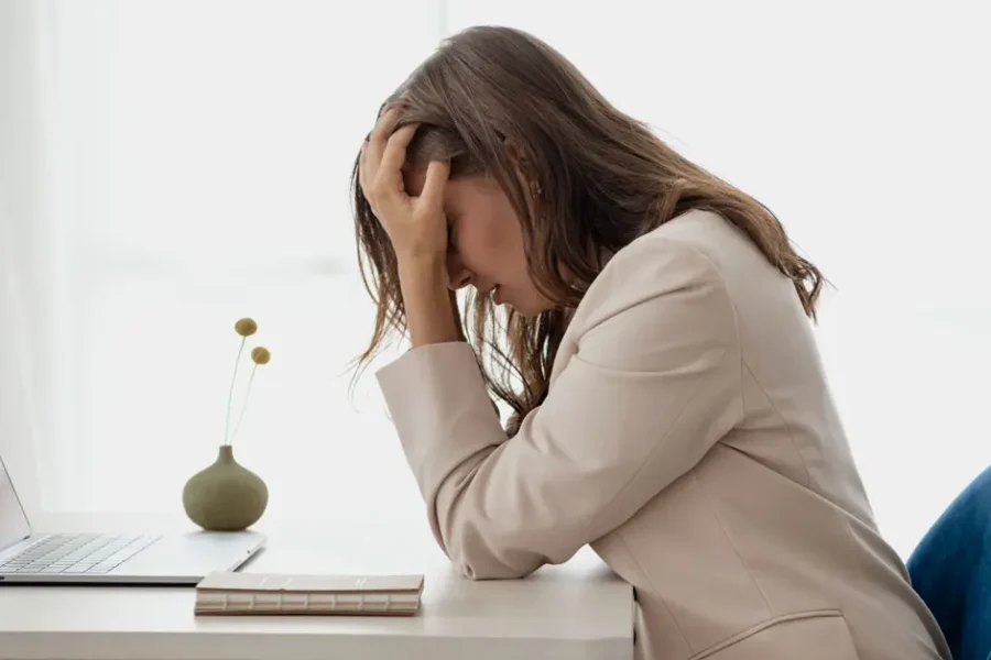 O Eco Silencioso de uma Sociedade Adoecida: a urgência do autocuidado e da prevenção de burnout